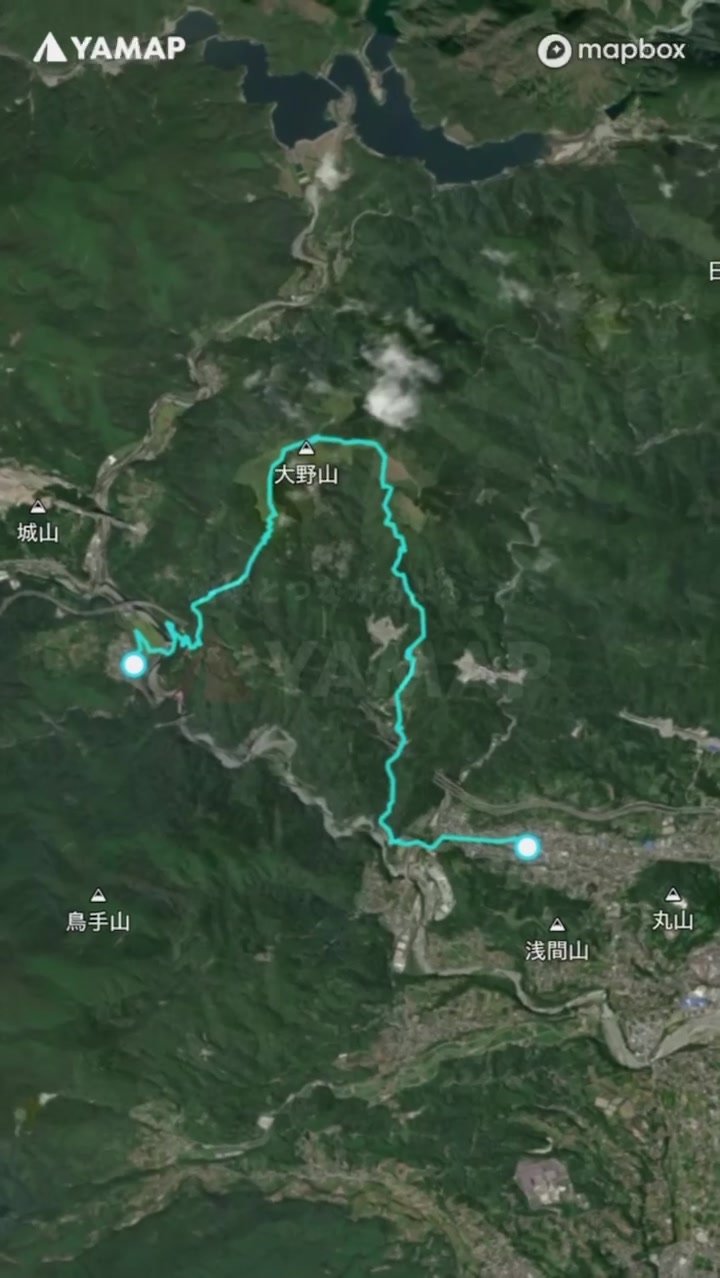 YAMAPに記録した大野山縦走コースのルートマップ。谷峨駅から大野山山頂を経由して山北駅へ至るルートが水色のラインで描かれている。（出典：YAMAP）